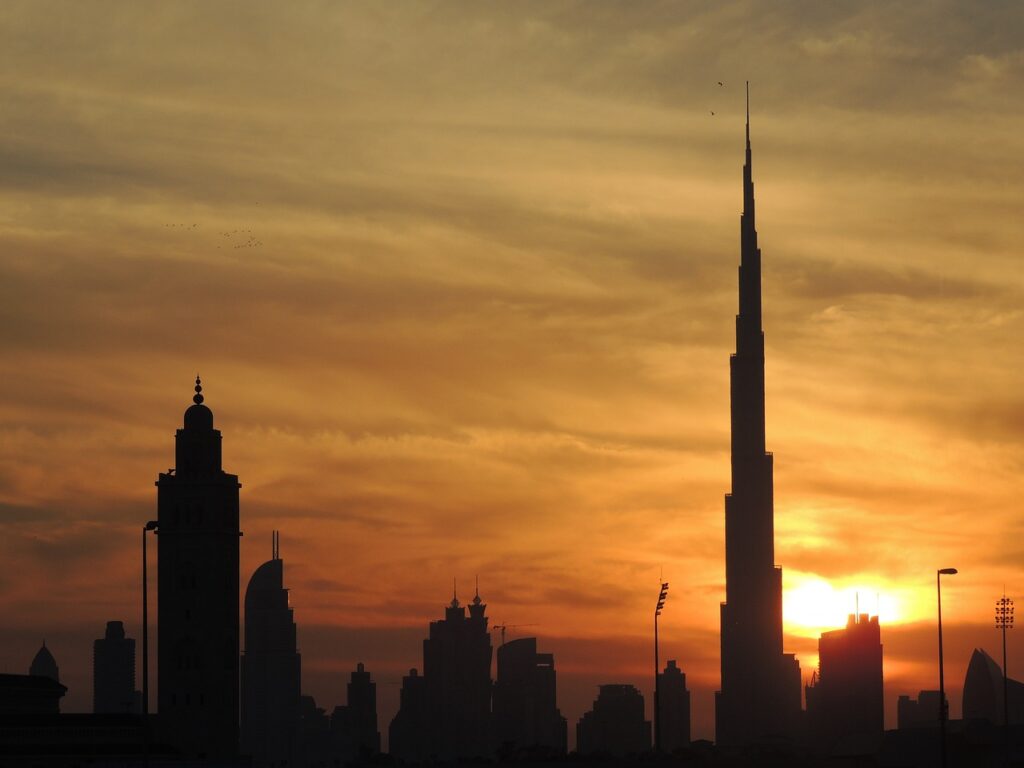 burj khalifa, at the top, reach out-779040.jpg
